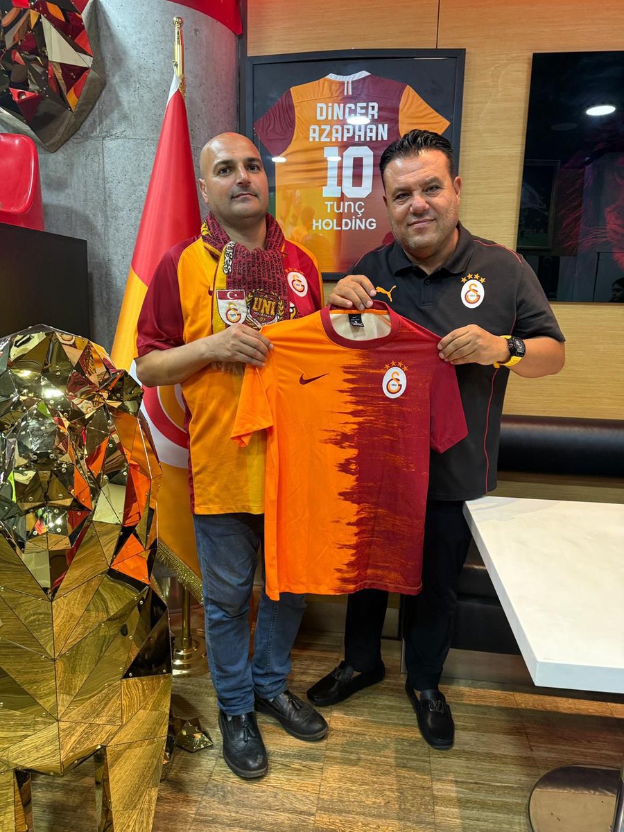 Kadıköy'de Fenerbahçe'yi 3-1 yendiğimiz maçta Kur'an-ı Kerim okuyan taraftarımızı locamızda ağırladık. 💛❤️