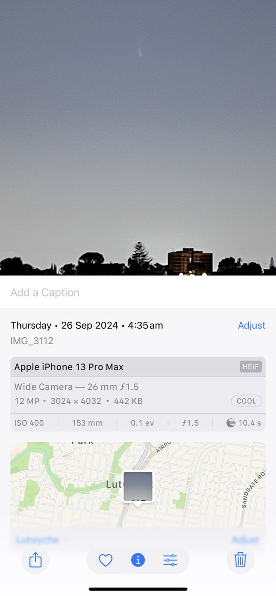tang_kaijie's tweet image. I guess no one tried to capture this comet C/2023 A3 (Tsuchinshan-ATLAS) with a mobile phone🤣except me. 
⏰ Time: 26 Sep, around 4:30 am
📱 Device: iPhone13 Promax.
 🌏 Location: Brisbane, Bortle 8-9

@UQ_News @NASA @Apple @tim_cook