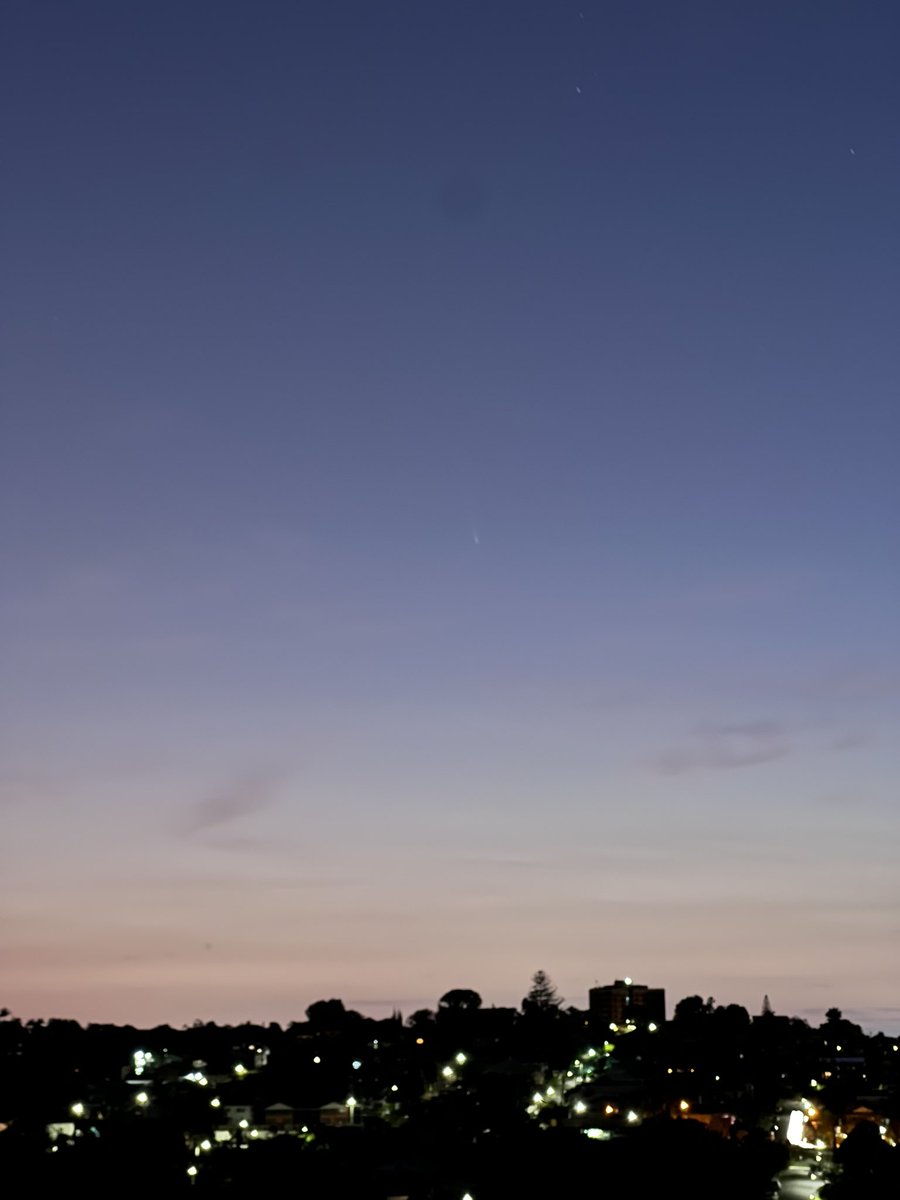 tang_kaijie's tweet image. I guess no one tried to capture this comet C/2023 A3 (Tsuchinshan-ATLAS) with a mobile phone🤣except me. 
⏰ Time: 26 Sep, around 4:30 am
📱 Device: iPhone13 Promax.
 🌏 Location: Brisbane, Bortle 8-9

@UQ_News @NASA @Apple @tim_cook