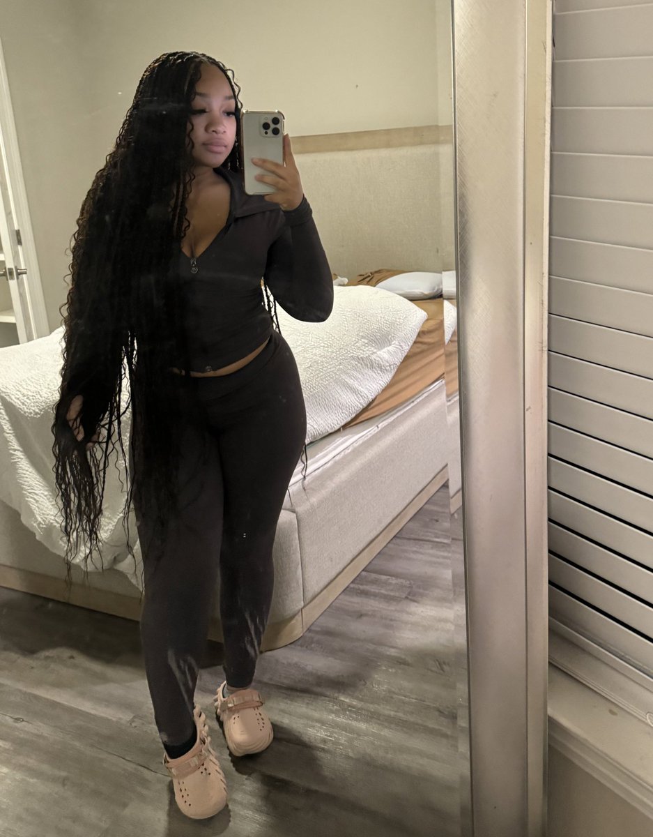 LaurynAsia's tweet photo. muah 💋 https://t.co/oZq2sAGEzJ