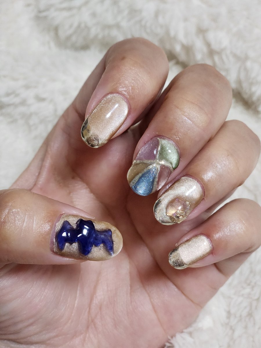chappi_nyan's tweet photo. セルフネイル左手チェンジ。
右にオバケ、左はやばじぇるでコウモリ作成。
中指のキャンディ風がなにげにお気に入り(笑)
プクプクきらきらで可愛くなったー！
#セルフネイル
#ハロウィンネイル
#WSPT
#やばじぇる
#ヤバジェル
#マグネットネイル
#フレンチ
#ミラーネイル https://t.co/i0OI6XRQrg
