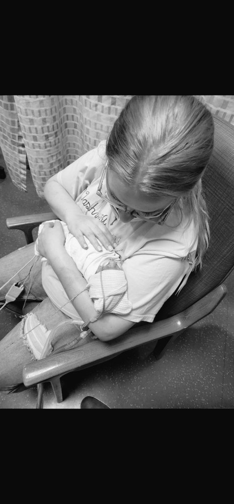 QueenFPS__'s tweet photo. Can y'all help me &amp; Let's get my sweet girl Rylee to win baby of the year! 🥹🩷

After being born 3 months early, multiple blood transfusions, 95 days in the Nicu, She DESERVES this win. She's a warrior. 💪 

(please Retweet) 
🩷💪🩷

➡️Where people vote
https://t.co/EAsKh6oaQ2 https://t.co/JtUJBXBKzT