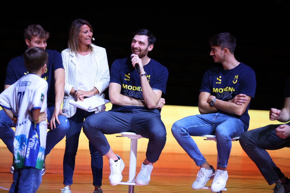 modenavolley's tweet photo. Grazie a tutti gli oltre 2000 tifosi presenti questa sera!! 🥰🙏

Ci rivediamo il 6 ottobre per la prima in casa! 💪💛

#modenavolley #since1966 https://t.co/6RaCLxkH1o