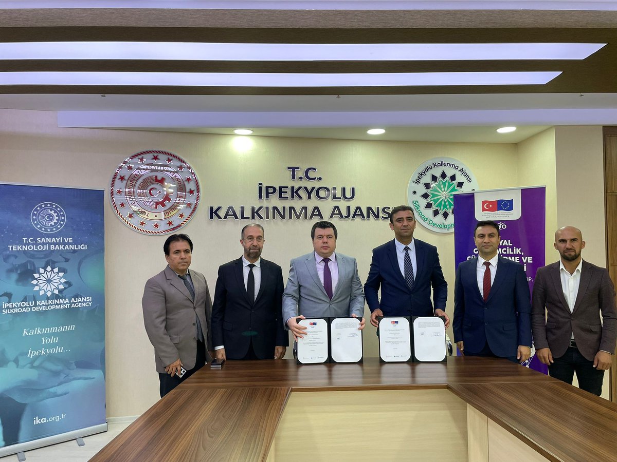 Dijital Meslekler Sosyal Girişimcilik Merkezi projemiz 150.000 Avro hibeye hak kazandı. Proje ortağımız <a href="/oguzelibld27/">Oğuzeli Belediyesi</a> ve belediye başkanımız Sn <a href="/bekir_oztekin/">Bekir Öztekin</a> 'e ilçemize kazandıracağımız Dijital Meslekler Sosyal Girişimcilik Merkezine verdiği destek için  teşekkür ederiz.