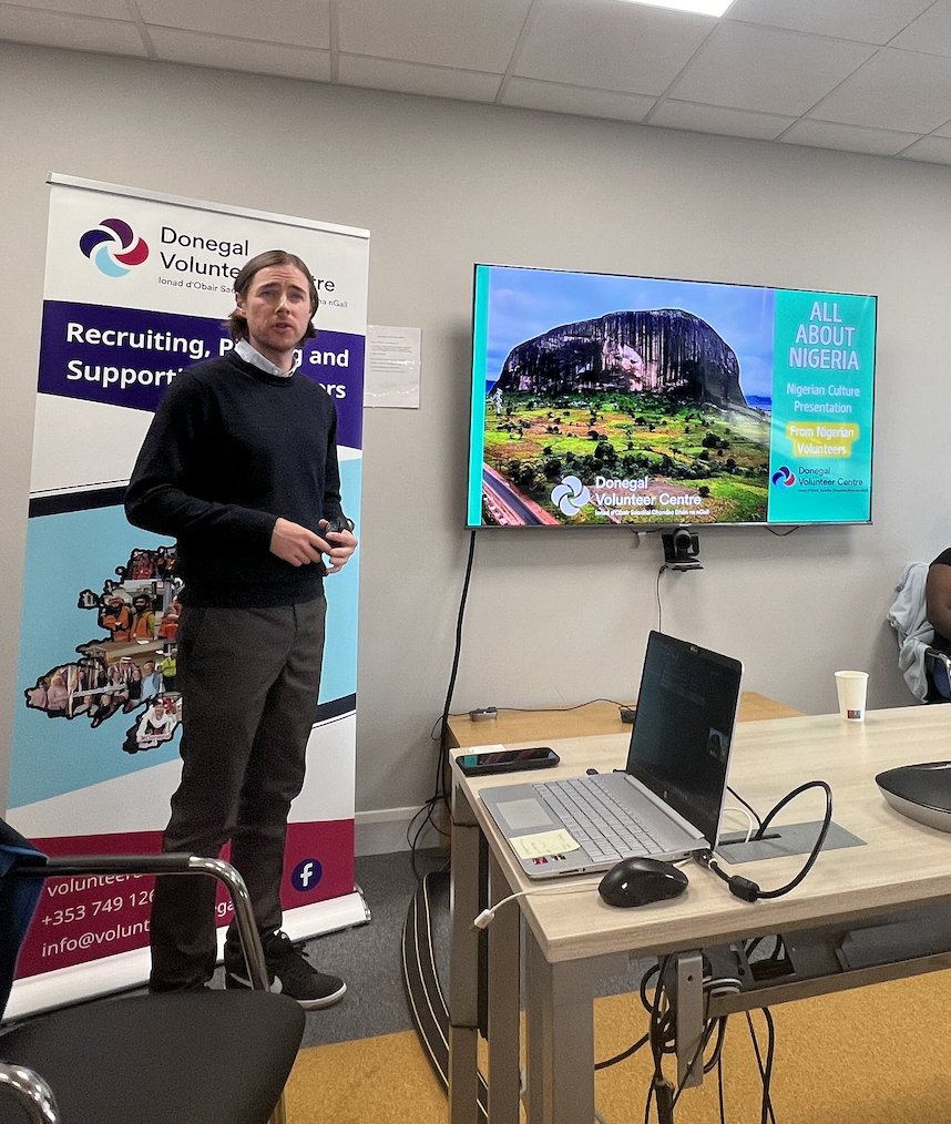DLDCclg's tweet photo. Our team in Donegal Volunteer Centre delivered a fantastic event on Nigerian culture as part of #LocalDevelopmentWeek, which shines a spotlight on the transformative projects being delivered @ the local level, strengthening communities for a fairer society @theILDN https://t.co/M9ZEAB9FKr