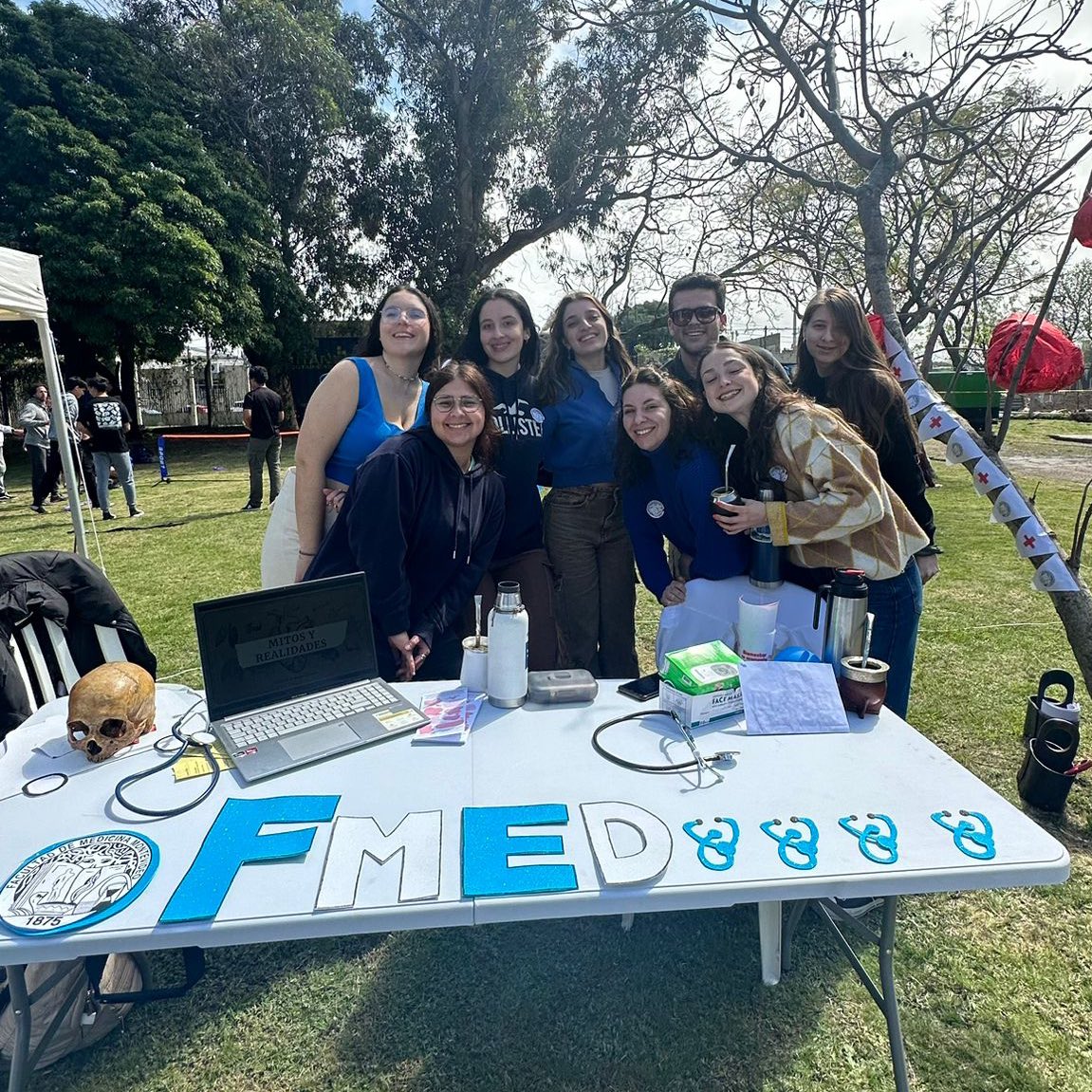 Tutores pares de #FMed presentaron la propuesta de carreras de la Facultad de Medicina en Universidad de Puertas Abiertas 🙌🩺