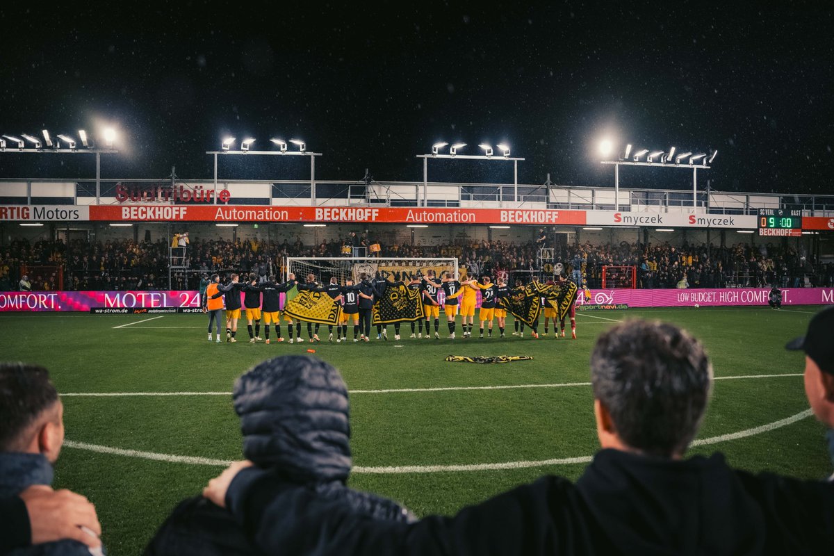 DynamoDresden's tweet photo. Mittwochabend, voller Gästeblock, gemeinsam zu drei Punkten! Füllt bitte noch den Auswärtsfragebogen aus und dann kommt gut wieder nach Hause. 🙌 👉 https://t.co/pSZQVhwMRw #SCVSGD #sgd1953 https://t.co/xGVbTYWxC6