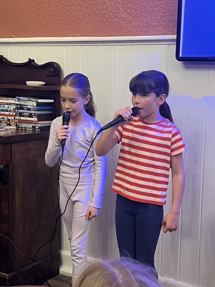 muchwooltony5's tweet photo. Little bit of karaoke to end a wonderful day 👌🎤 part one https://t.co/WnmyjgGuhg