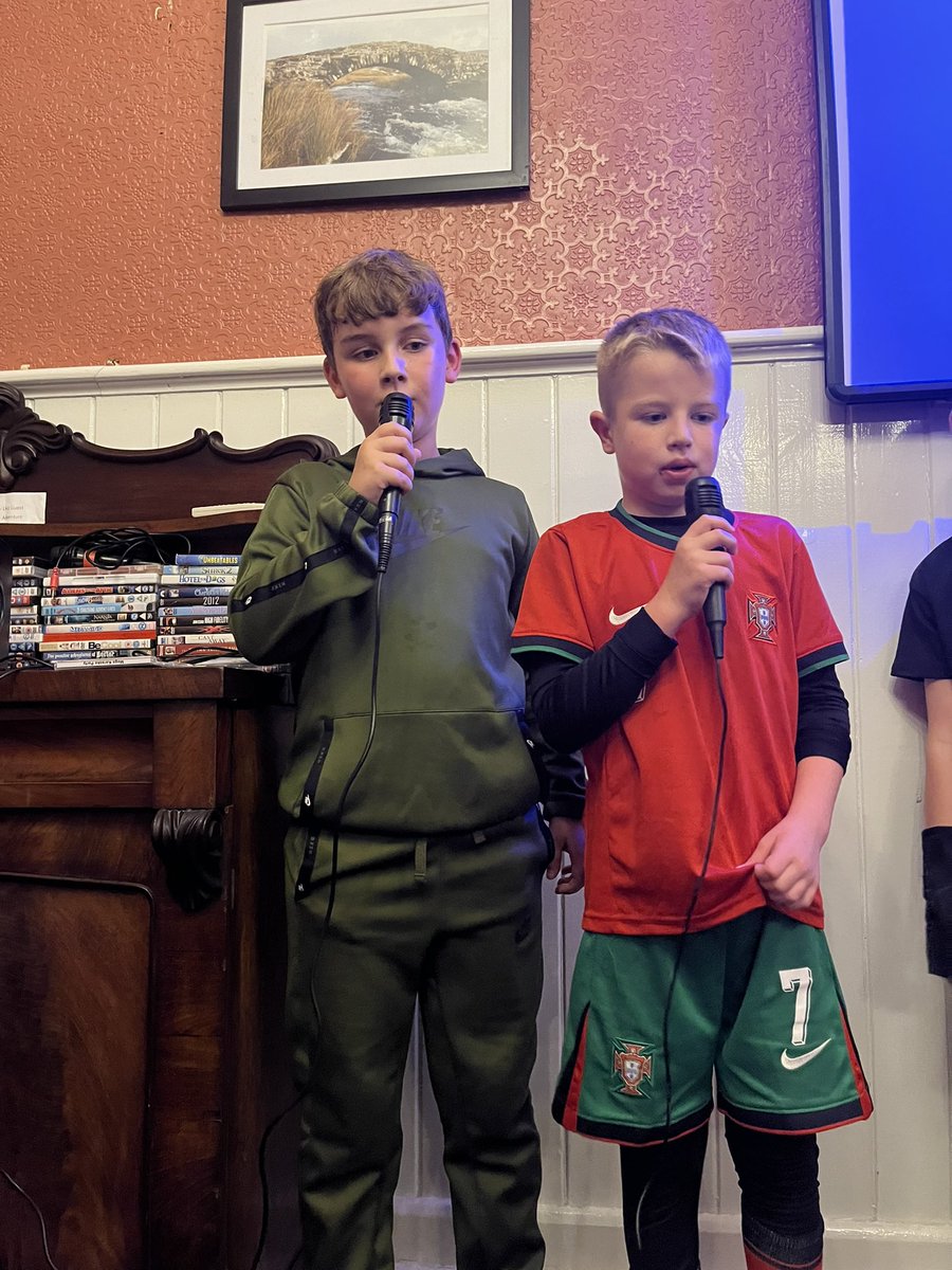 muchwooltony5's tweet photo. Little bit of karaoke to end a wonderful day 👌🎤 part one https://t.co/WnmyjgGuhg