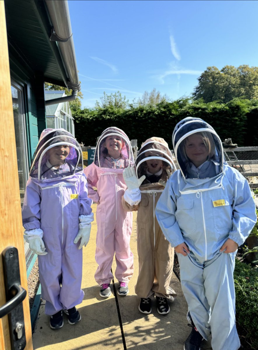 ColdinghamPrim's tweet photo. A HUGE thanks to our Coldingham PFA who organised a wonderful whole school trip for us to @AlnwickGarden The sun shone bright and the children did lots of fun outdoor learning activities all day. ☀️ 🥰 https://t.co/QpWDlze6Td