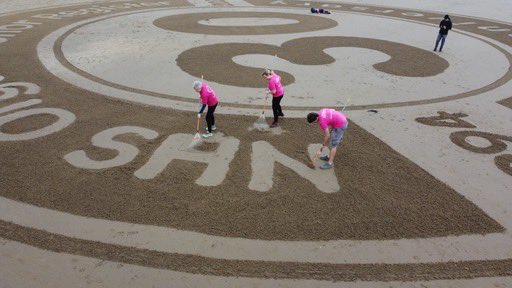 r_fergo10's tweet photo. Amazing sand art to commemorate Organ Donation week and 30 years of the Organ Donor register on Scarborough beach! I’m so proud of the team effort across the trust @YSTeachingNHS @NHSOrganDonor #OrganDonationweek https://t.co/uongsG9X3j