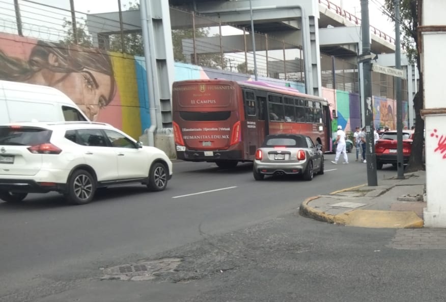 DPXaron's tweet image. ERMITA Y PERIFERICO DIRECCIÓN CONSTITUCIÓN HAY MANIFESTANTES AGREDIENDO VEHICULOS QUE PASAN @trafico889