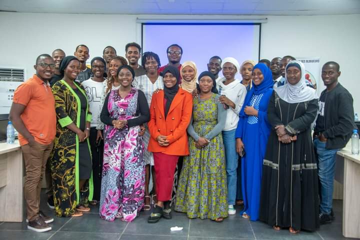 GquiOse's tweet image. Clôture en beauté de #PInnovGn ! Les participants repartent avec des clés pour protéger leurs idées et les transformer en projets concrets.  #Ablogui #GquiOse