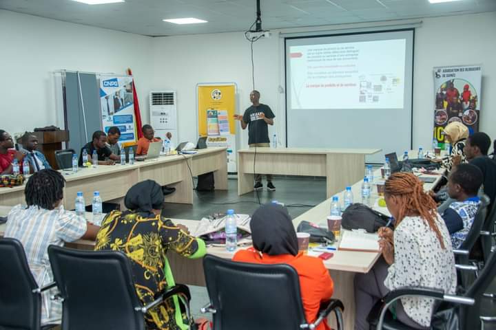 GquiOse's tweet image. Clôture en beauté de #PInnovGn ! Les participants repartent avec des clés pour protéger leurs idées et les transformer en projets concrets.  #Ablogui #GquiOse