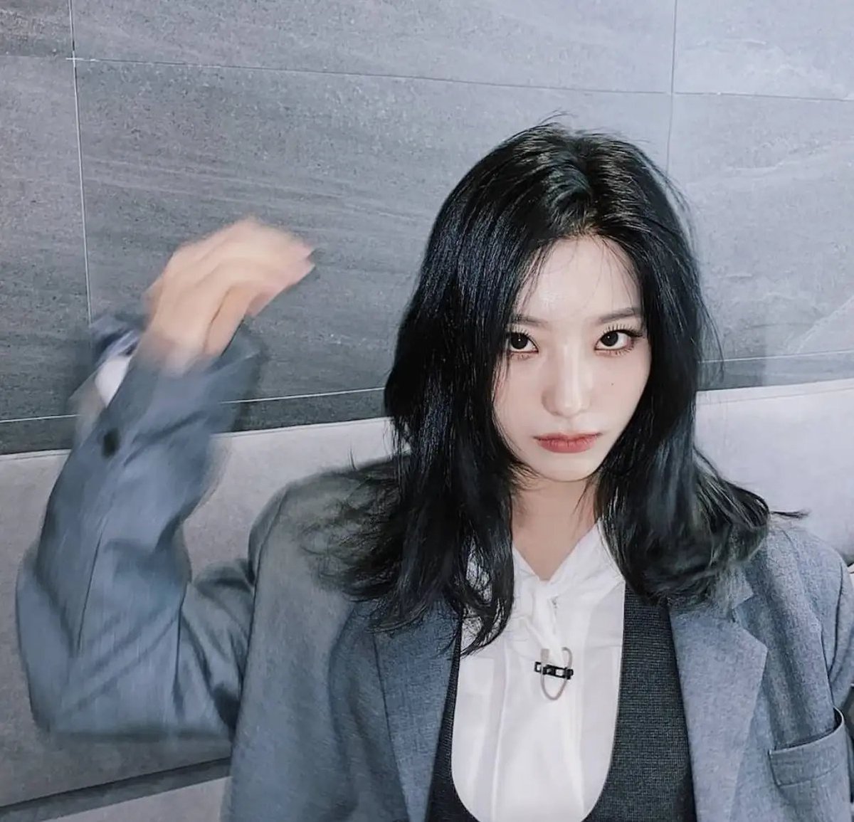 pannchoa's tweet photo. Knets still fail to agree on Fromis_9's official visual
https://t.co/kO2EV2izXS https://t.co/OI2a89p3Ak