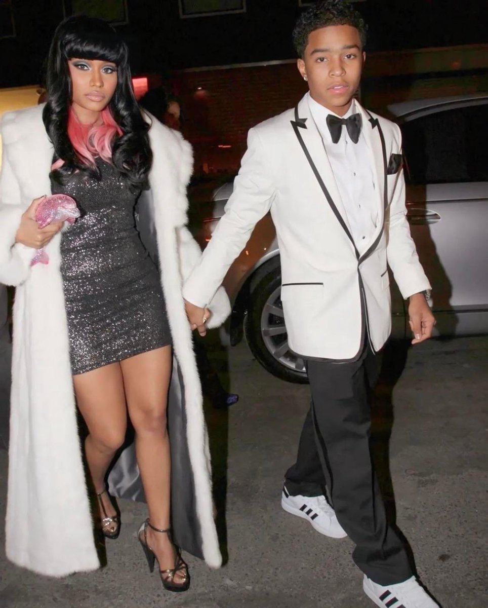 CHVSEN_CVSH's tweet image. Justin was 16 , Nicki was 28. #diddy #diddler #barbz