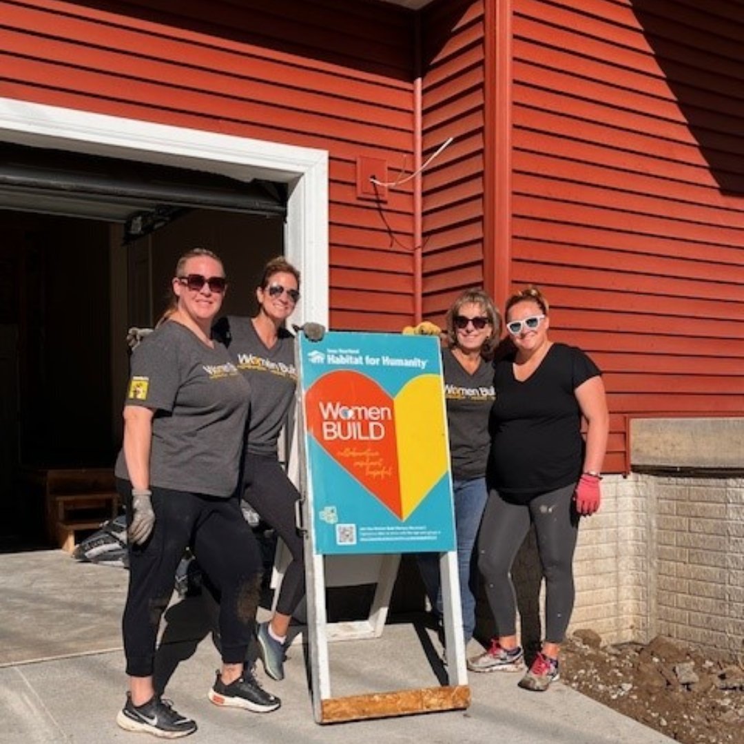 Our Cedar Valley team recently volunteered for the Iowa Heartland Habitat for Humanity Women Build project. They worked on insulating the attic and landscaping during their time on site. We appreciate their time and elbow grease! 🌷🔨