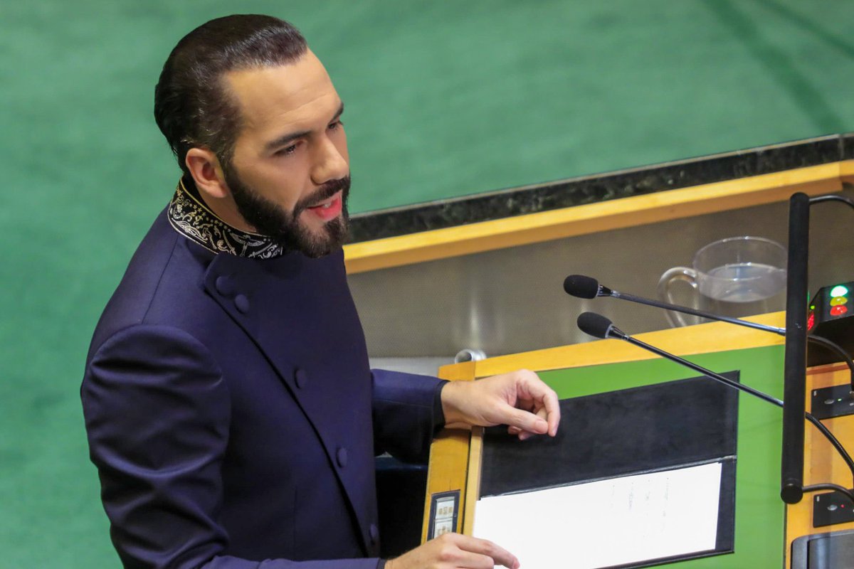 global_nomad_'s tweet photo. President Nayib Bukele dons a dark blue, standing-collar jacket, adorned with intricate silver embroidery of the Salvadoran national bird, the torogoz. The jacket is elegantly cross-buttoned, blending traditional elements with a sleek, modern silhouette for a truly chic look. https://t.co/rtHhE19JuI