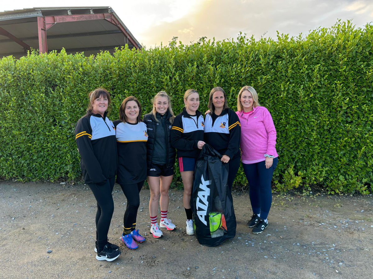 CorkSports's tweet photo. 🤩✨ Delighted to support Araglen Desmonds Bue G4M&amp;O with a resource pack recently!

Exciting news that we are supporting a North Cork Gaelic 4 Mothers &amp; Others Blitz in October, stay tuned for more 🏐

#ActiveCork https://t.co/Tkf5h3mAnA