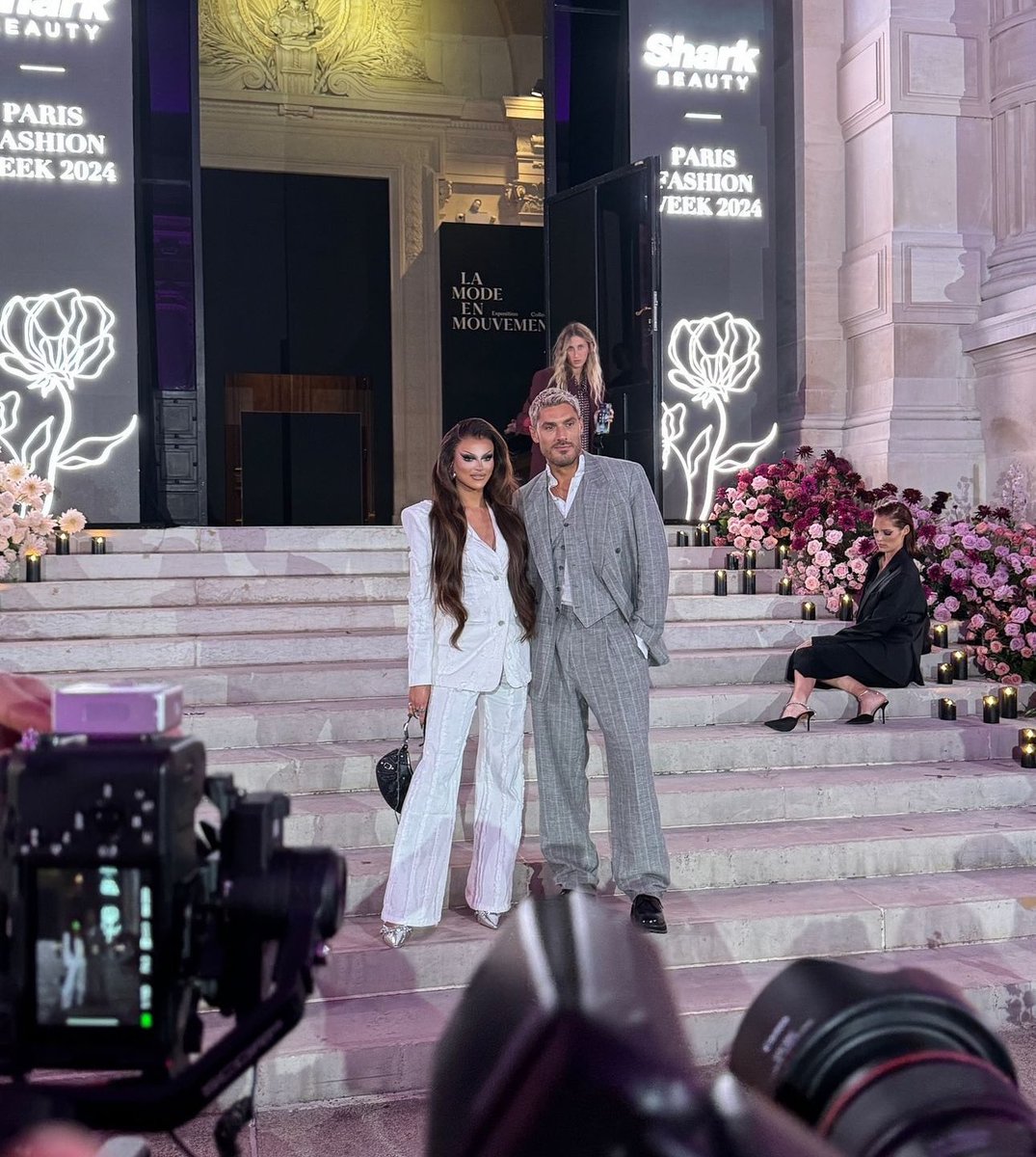krystal_versace's tweet image. one night in Paris with @sharkbeauty 🤍