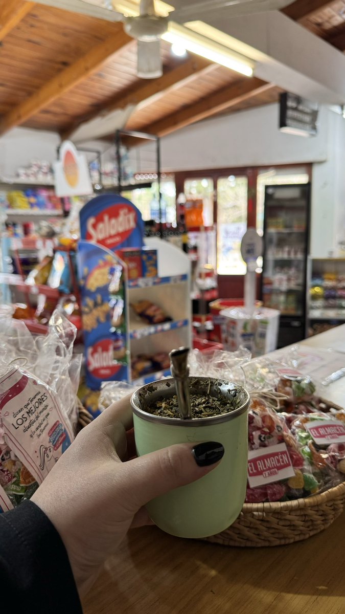 MagdaSpolitiniM's tweet photo. Hace 7 años que reniego con la economía inestable de este país! 
Gracias por tanto, Almacén querido 🥹💕 https://t.co/bYuLzHCsfb