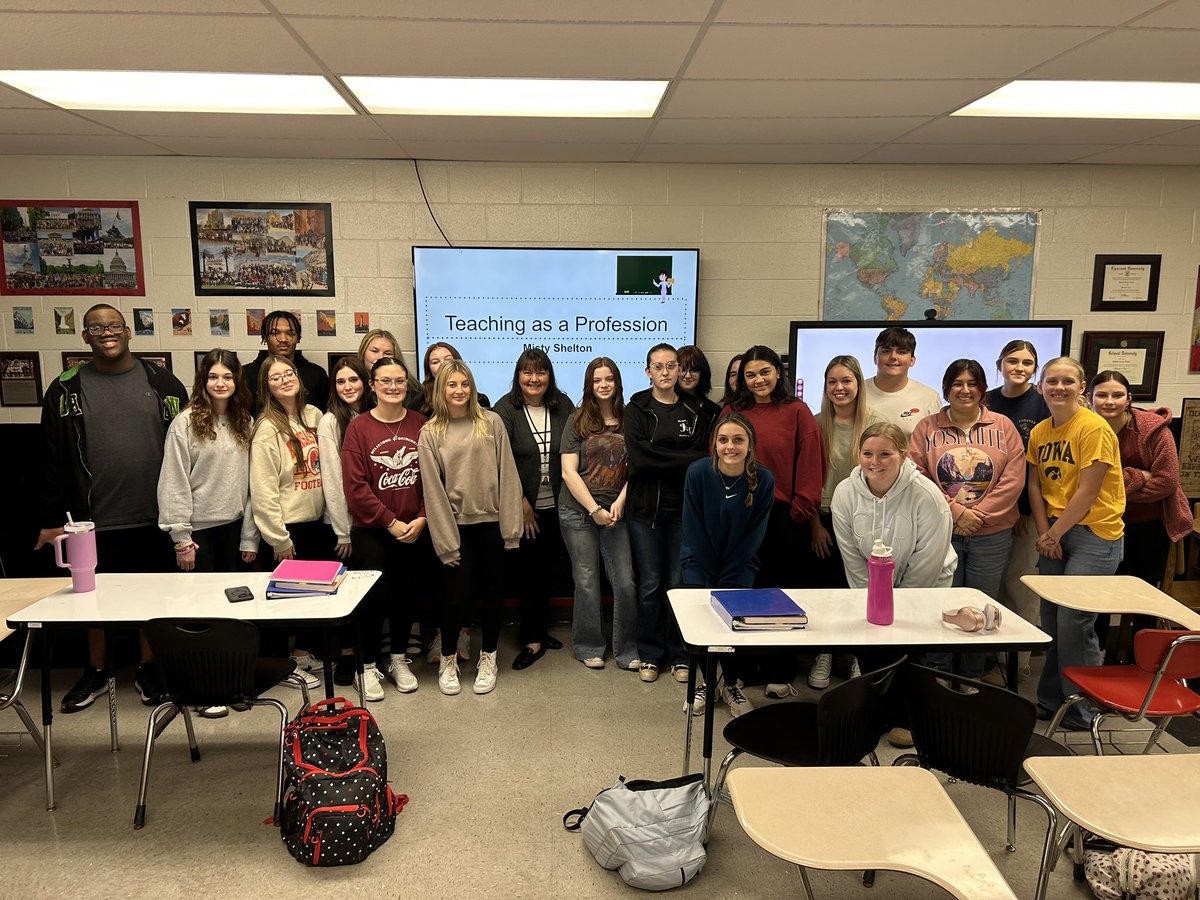 Enjoyed speaking to <a href="/matthewdotson30/">Matthew Dotson</a> Teaching as a Profession class at HCHS today. They were so engaged and had great questions about the profession. 📚✂️✏️🚌🏫📎🖍️📐📝