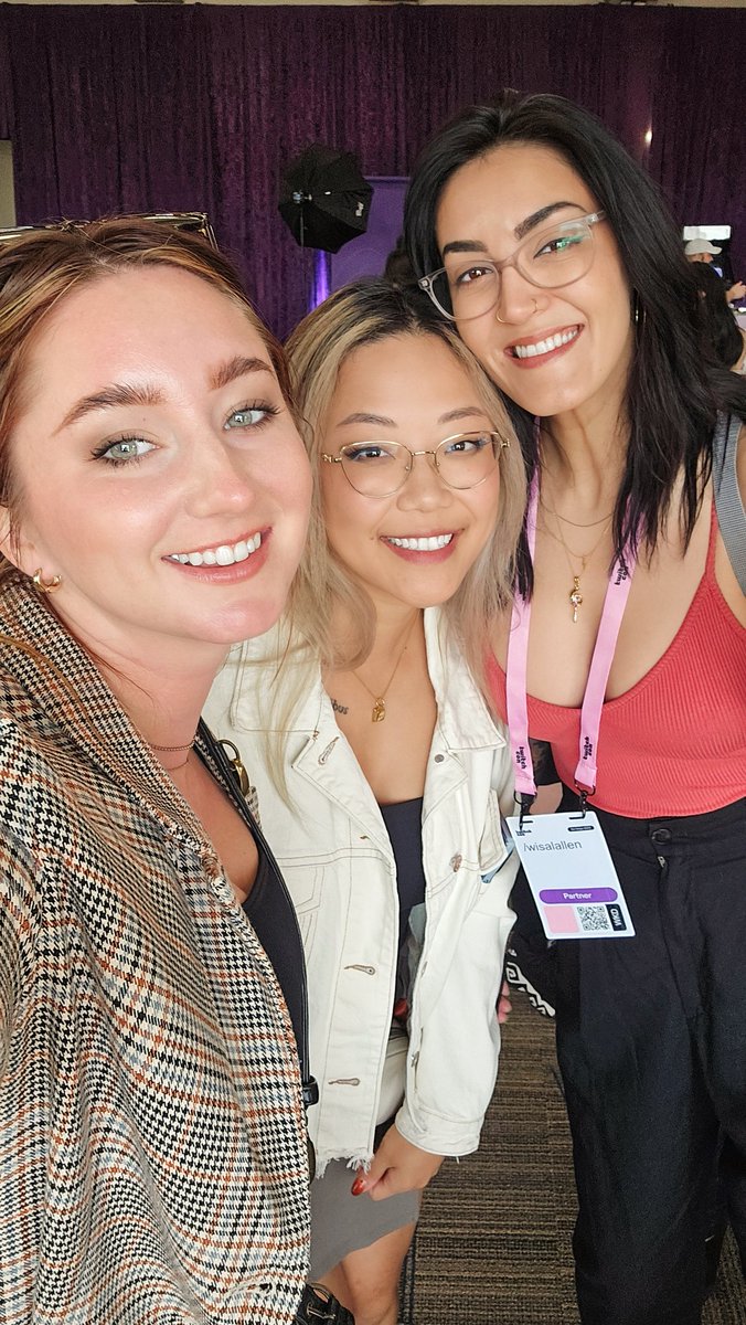 Back from an incredible weekend at #TwitchCon and wow, it feels so good to be back since my last time in 2019. I genuinely felt like I belong in this space, and it's so cathartic to know I still have a place here after the trauma of that lawsuit. I felt seen, validated, and