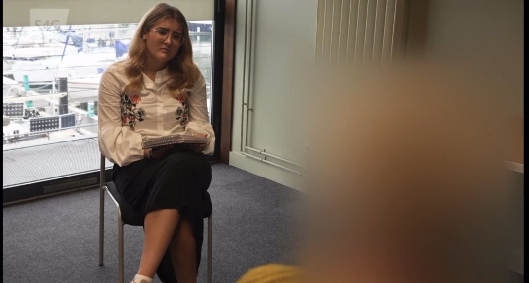 EleriGriffiths2's tweet photo. Noson fawr i mi heno … roedd fy stori am gamdriniaeth domestig yn y brif stori i @NewyddionS4C 🎥 
Rhannodd goroeswr ei phrofiad o gam-drin gyda mi.
Stori bwysig iawn yr wyf yn falch o fod wedi gallu ei rhannu.
Diolch i @iwan_griff am yr holl gymorth! https://t.co/QuP1ioKdUz