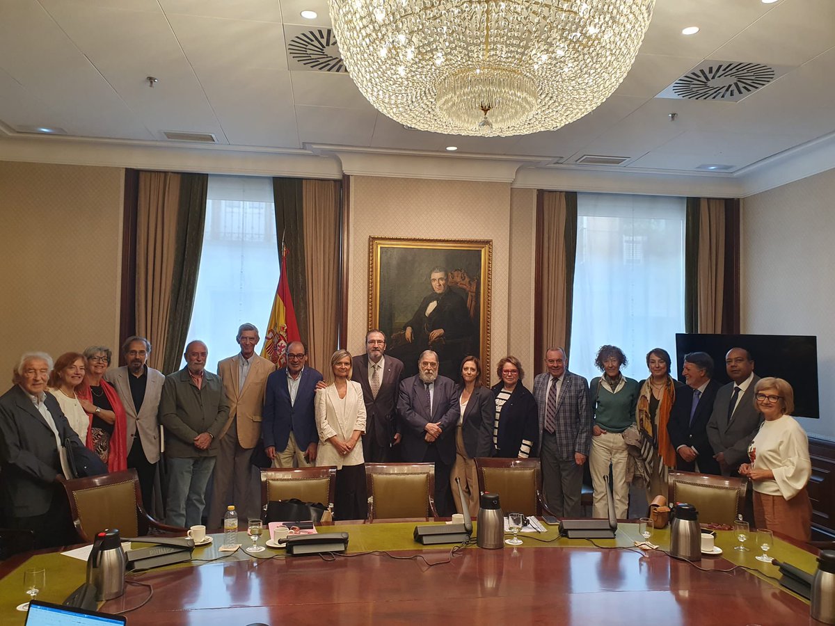 Reunión de Junta Directiva de la Asociación de #exDiputados y #exSenadores de las Cortes Generales.

Un orgullo y un honor aportar nuestros activos al futuro de nuestro país en el <a href="/Congreso_Es/">Congreso</a>

#Economía #Sostenibilidad
#IgualdadDeOportunidades #Tecnología #ODS #IA #Industria
