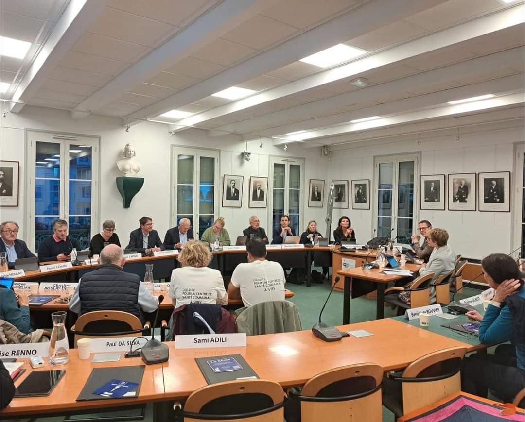 aurlienperoumal's tweet photo. Nous étions fidèles au poste ce soir pour délibérer sur les affaires communales. Nous avons notamment voté - après avoir contribué à sa rédaction - pour la motion relative au maintien du développement du moteur de F1 et la sauvegarde des emplois sur le site Alpine. #elusenaction https://t.co/lW0mCRJGTR