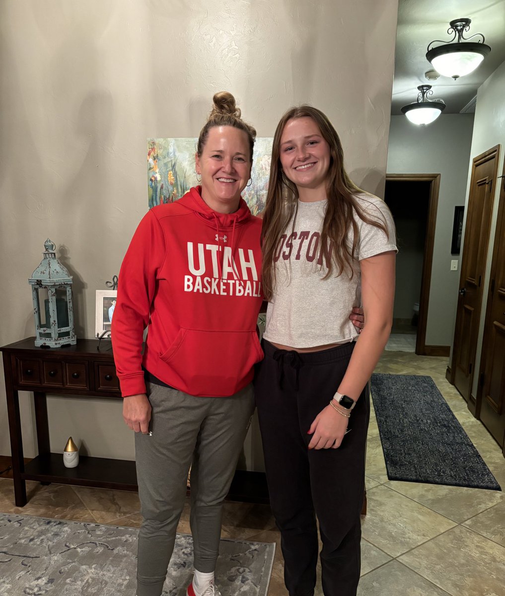 AveryHjelmstad's tweet photo. Thank you @UtesCoachRob for coming out to Edmond and having dinner! So excited to be a ute!
@JacquelineHje1 #homevisit #GoUtes โค๏ธโค๏ธ https://t.co/pv5V0FQr51