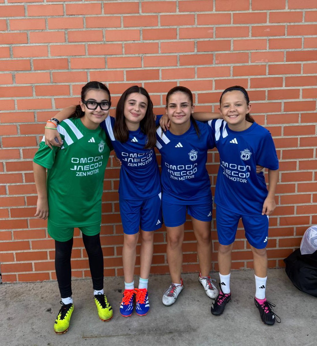 SanGregorioCD's tweet photo. 🔴 𝗦𝗘𝗟𝗘𝗖𝗖𝗜𝗢𝗡 𝗔𝗥𝗔𝗚𝗢𝗡𝗘𝗦𝗔 🔴

Nuestras jugadoras Martina Adán, Silvia Nievedes, Amelia Palacio y Mara Ruiz han participado en un entrenamiento este miércoles con vistas al Campeonato de España Sub-14.

¡𝗘𝗡𝗛𝗢𝗥𝗔𝗕𝗨𝗘𝗡𝗔 𝗖𝗛𝗜𝗖𝗔𝗦! 👏🏻

#RojasDeCorazon https://t.co/IuKgUcXvyS