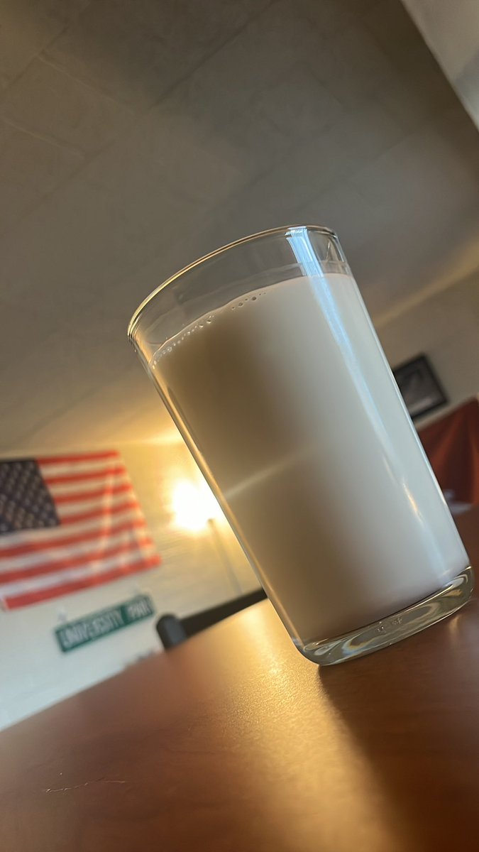 tappedinnn's tweet photo. Fucking love milk man https://t.co/xWsC2YcXpY