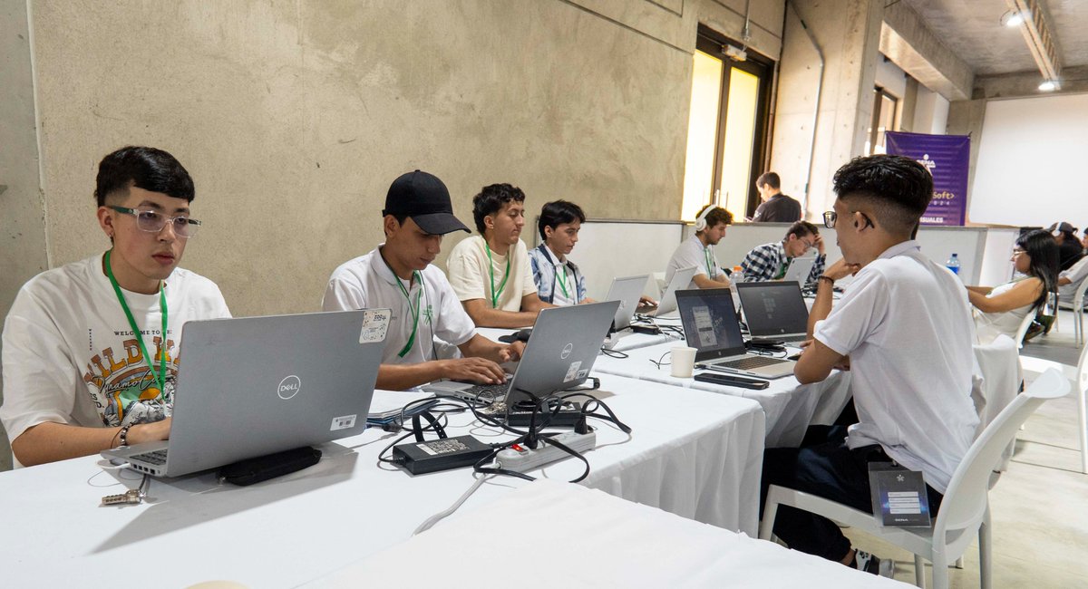 SENA_RValle's tweet photo. En el segundo día de #SENAsoft, además de las competencias, se desarrolló una agenda académica robusta con la participación de expertos de @Adobe, @Uniandes y Nido, quienes abordaron temas como inteligencia artificial, startups y producción de video profesional. https://t.co/yIm8IJFOj1