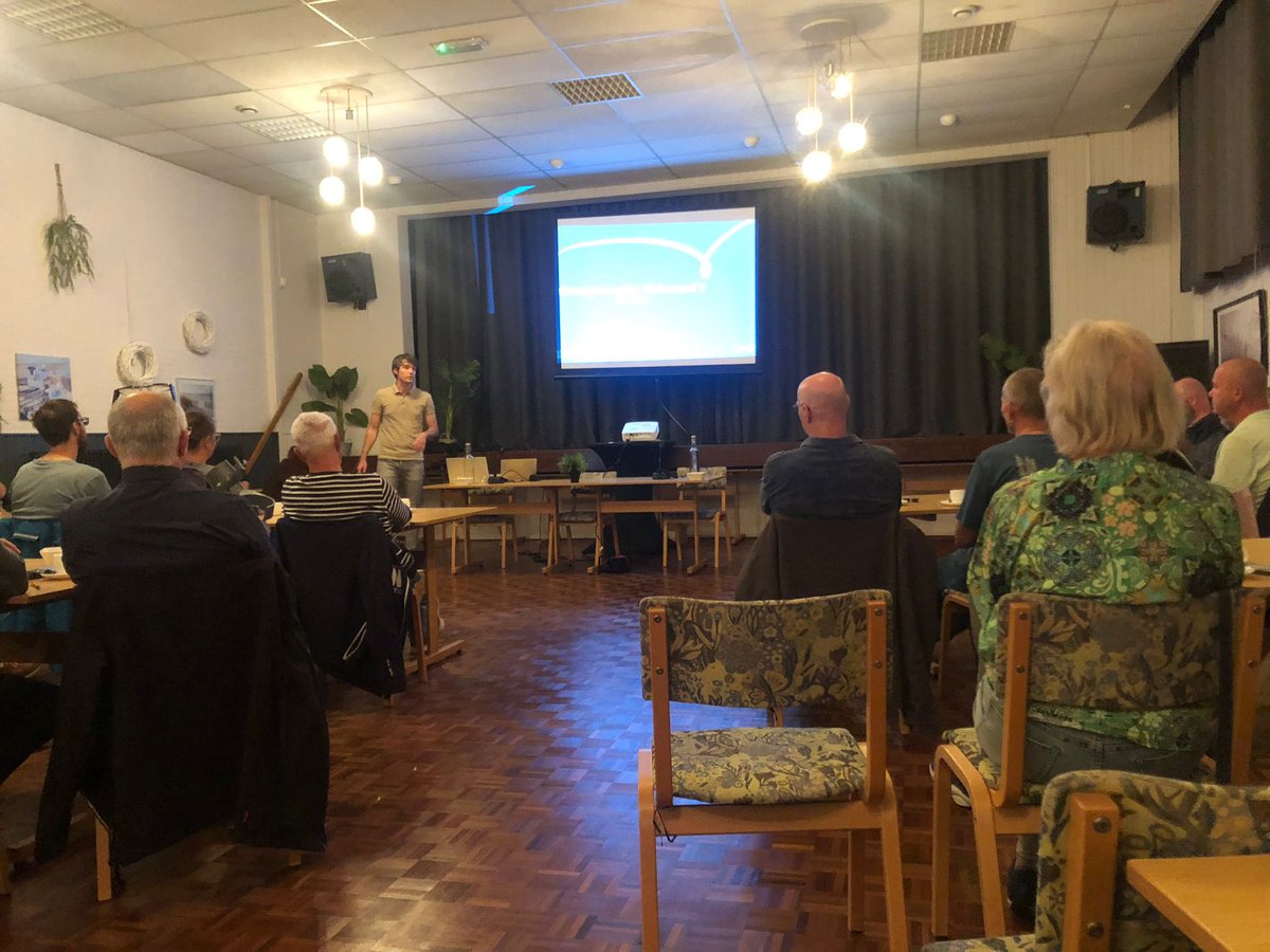 Druk bezochte #dorpsraadvergadering Bruinisse in #dorpshuis De Vanger. Op de agenda staan onder andere het project #nieuwbouw #dorpshuis #Bruinisse, toekomst openbaar vervoer, woningbouw lokatie oude voetbalvelden. <a href="/roykloplsd/">roykloplsd</a> #streekholder