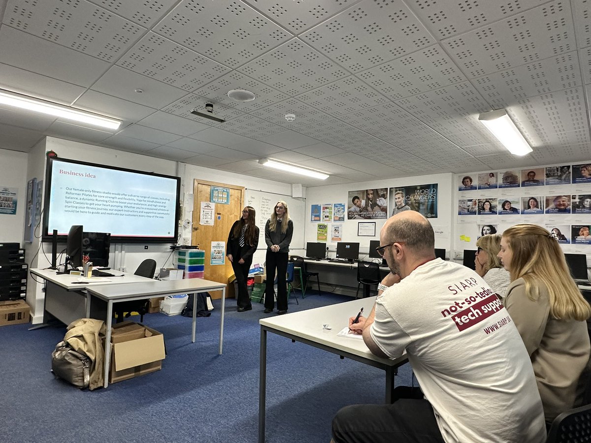 ygs_computing's tweet image. Totally inspired by this amazing yr13 group of business studies pupils today who presented their business proposals to an expert panel. Da iawn pawb #proudteacher #TeamGreenhill #businessstudies
