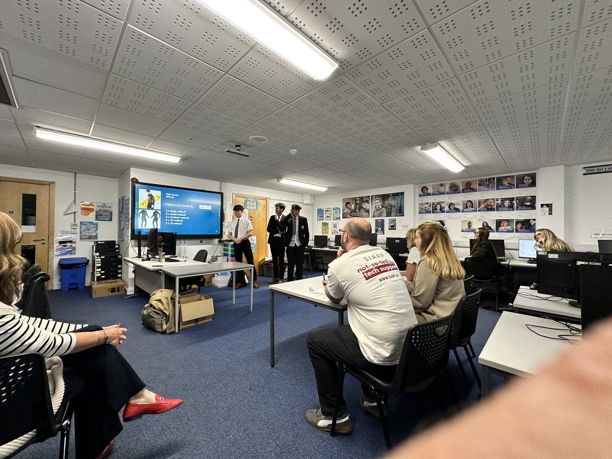 ygs_computing's tweet image. Totally inspired by this amazing yr13 group of business studies pupils today who presented their business proposals to an expert panel. Da iawn pawb #proudteacher #TeamGreenhill #businessstudies