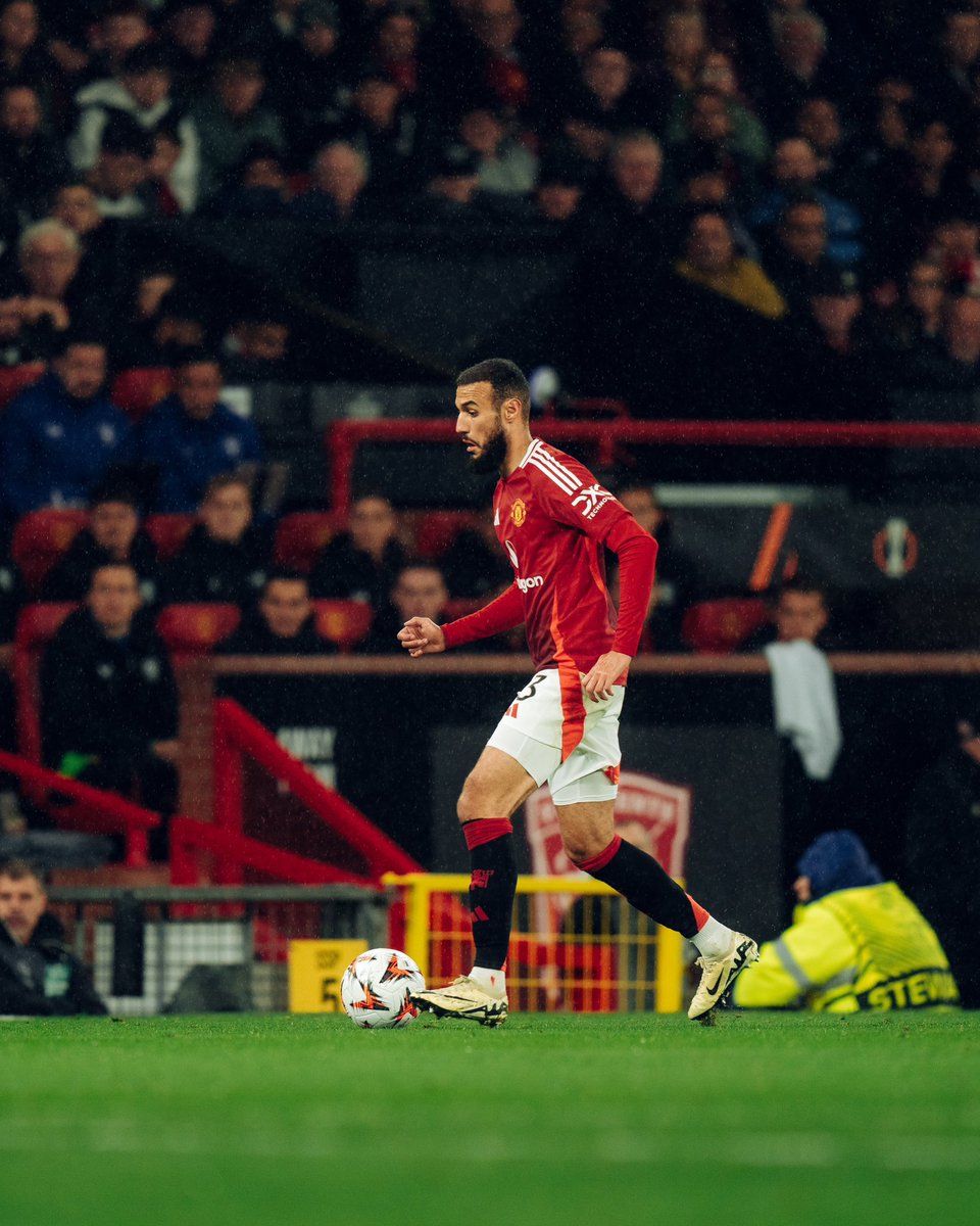 TheTraffordHub's tweet photo. 💭 Post-match review #MUNTWE;

—> Where do we start? A passive, laboured performance in which United, by all accounts, should be grateful to come away with a point.

—> Utd controlled possession for the most part, but as the tale of the game goes, struggled to create. https://t.co/rhZeVkbHow