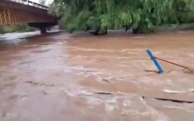 🌪Por las fuertes lluvias registradas por el paso de🌪 "John", han provocado que  se DESBORDE el Rió Solteco en Villa Sola de Vega, se hace un atento llamado a las poblaciones a tomar las debidas precauciones.