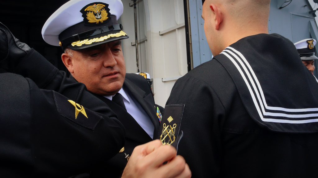 ArmadaColombia's tweet photo. Luego de representar a Colombia en las operaciones #UNITAS y #SOLIDAREX 2024, a bordo del Buque ARC "Victoria" realizamos la ceremonia de ascenso de 6 Suboficiales y la imposición de 2 medallas por “Tiempo de Servicio”🎖.

¡BZ por esta nueva singladura! 👏

#ElAzulQueNosUne 🌊🇨🇴 https://t.co/kFItKZltWw