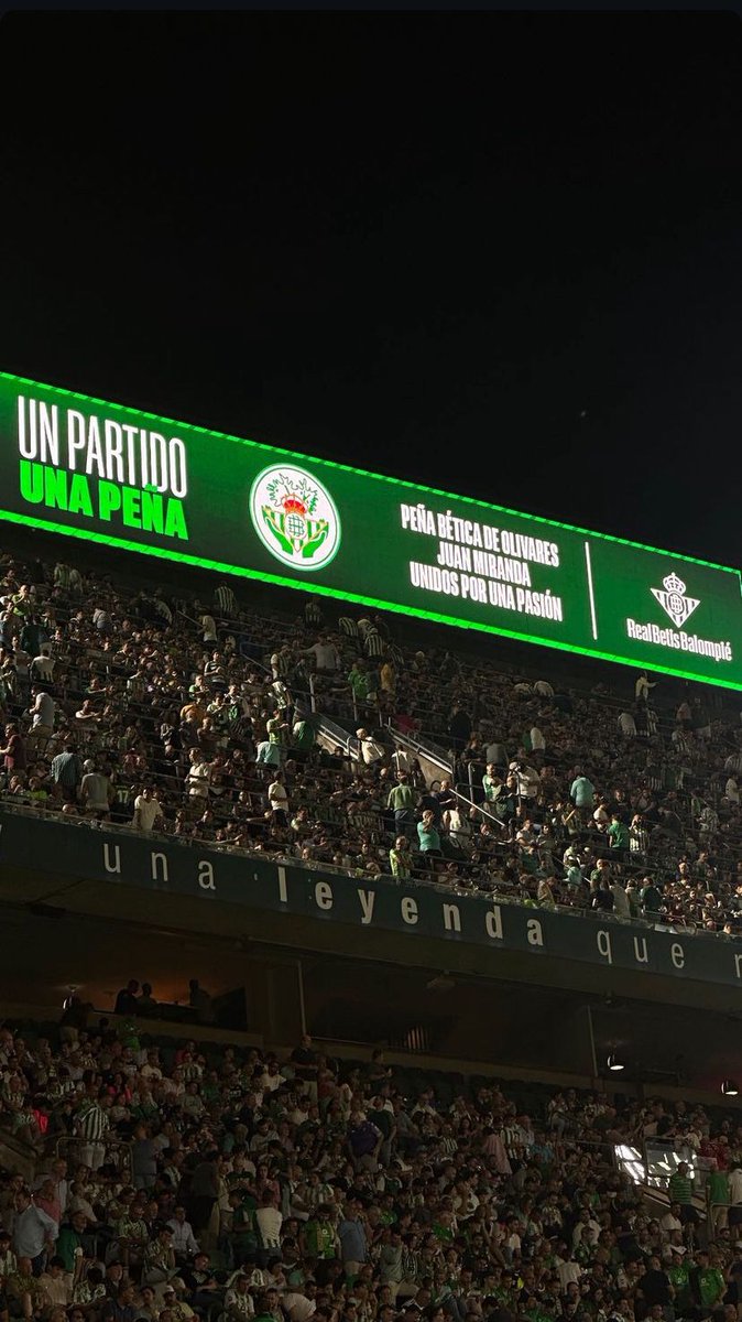 unidosX1pasion's tweet photo. Acto "Un partido, una Peña" organizado por el @RealBetis y dedicado a nuestra Peña el pasado Lunes https://t.co/6FWro1ReXw