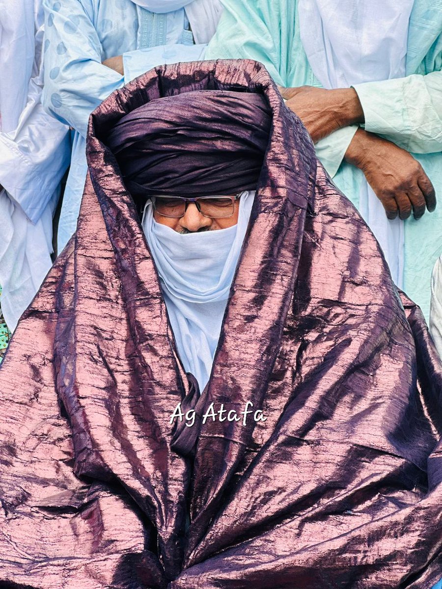 AhmadouAtafa's tweet photo. Niger : Ghoumour Atoua, dit Bidika, intronisé chef de tribu Kel Tedelé 5 à Iférouane ce 25 septembre. Une cérémonie riche en couleurs avec la présence de nombreuses personnalités et une ambiance festive marquée par des traditions et la cohésion communautaire. #Intronisation https://t.co/EGe3mBJJgh