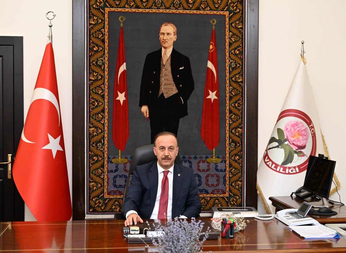 Abdullah_Erin47's tweet photo. Güller Diyarı Isparta’ya hizmet etmek üzere Valilik görevime başlamış bulunuyorum.
Tüm Ispartalı hemşehrilerimle el ele vererek, Isparta’yı daha da ileriye taşımak için var gücümüzle çalışacağız.

https://t.co/M09yJ2QRJQ https://t.co/RWRQy7bLaQ