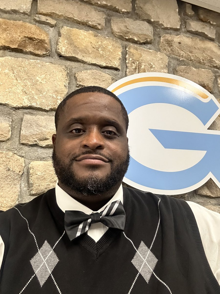 drvsmith's tweet photo. Another #BowTieWednesday where I had a shoe twin in the building! #JsforDays https://t.co/dtQqkijTuU