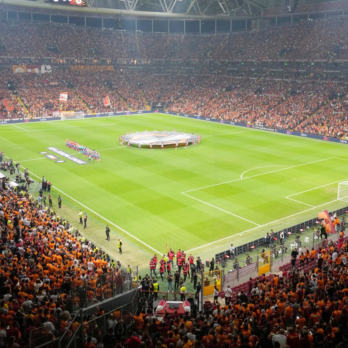 abspor_'s tweet photo. Galatasaray’ın PAOK maçı sonrası paylaşımı: 

“This is İstanbul! 😉” https://t.co/kc6ZFJz2CV