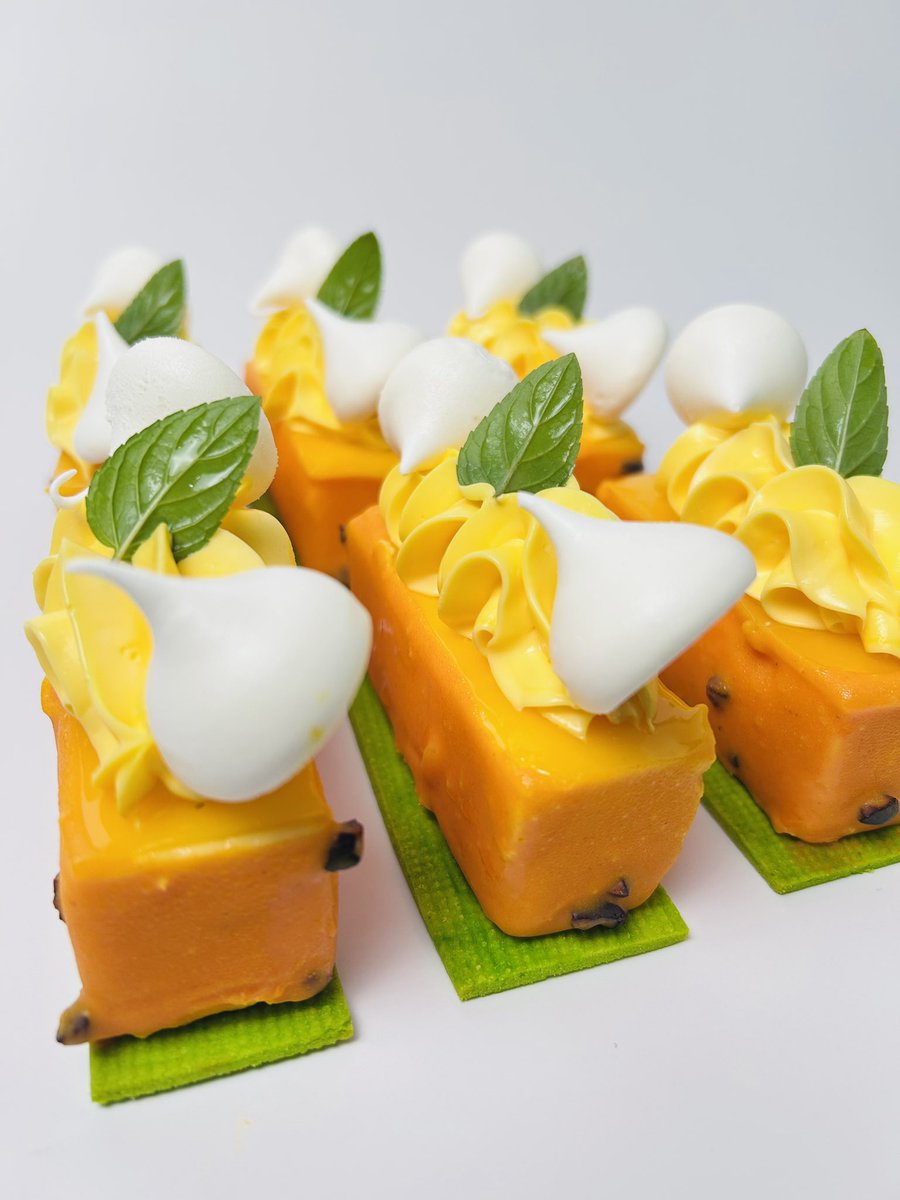 Keenanlezama's tweet photo. Desserts on the TL https://t.co/tnIW1txIe0
