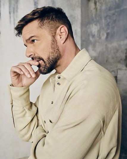 Tú <a href="/ricky_martin/">Ricky Martin</a> eres la razón por la que siempre sonreímos a mitad de semana 😍
