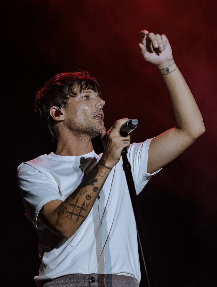 LOUISARCHlVE's tweet photo. https://t.co/B55kZuY0yS