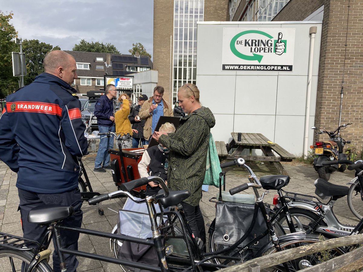 #Bakfiets Groet &amp; Ontmoet  25Sept  bij #DeKringloper leuke gesprekken- informatief - nieuwe #seizoensflyer #versawelzijn  2024-2025  #brandweer  #energieklusser #BOA #opbouwwerk  #sociaalwerknederland