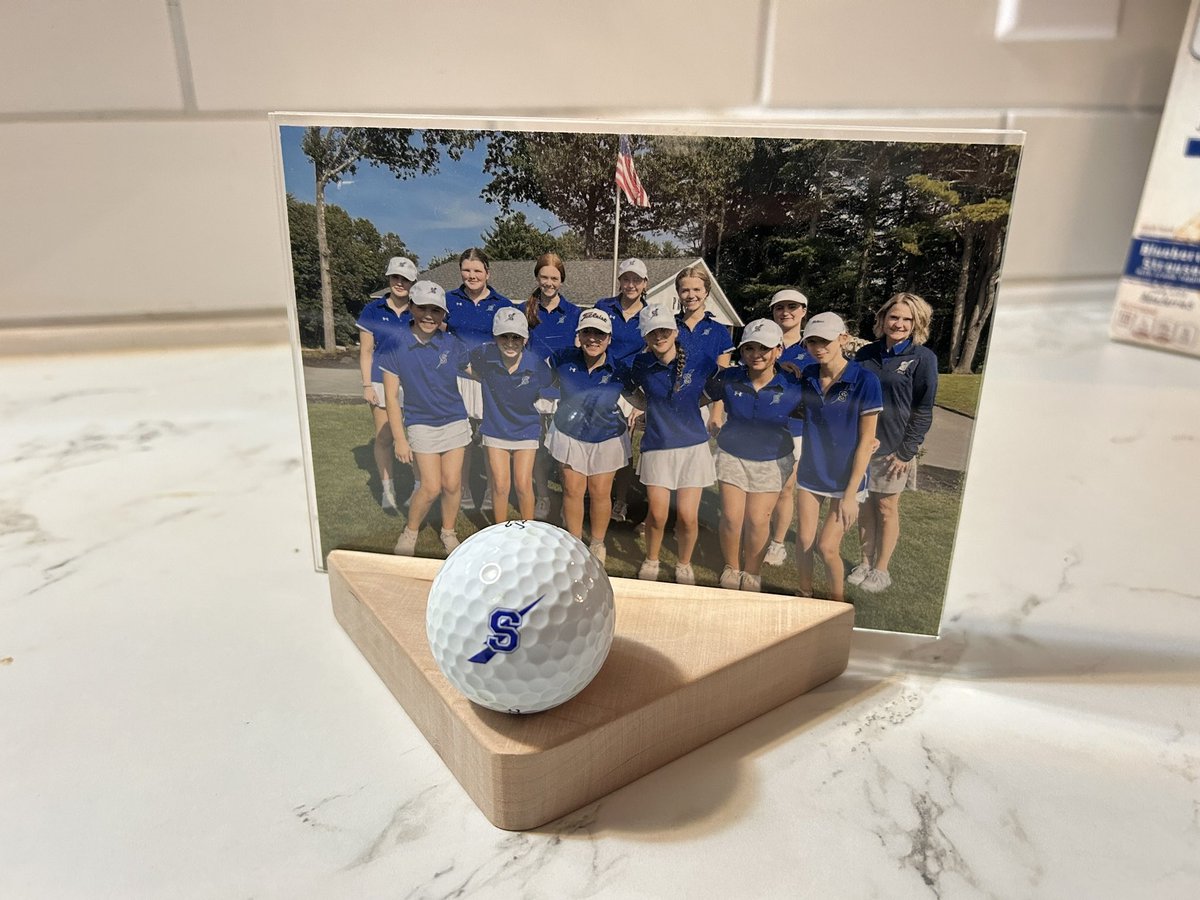 TogaGirlsGolf's tweet photo. Great team building activity at The Joinery today with our Toga Girls Team to make a wooden picture and golf ball holder. Great job ladies! https://t.co/QH1gSsNwBK